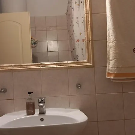 Fox's Sunshine Apartament Alepou