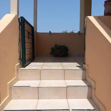 Fox's Sunshine Apartament Alepou